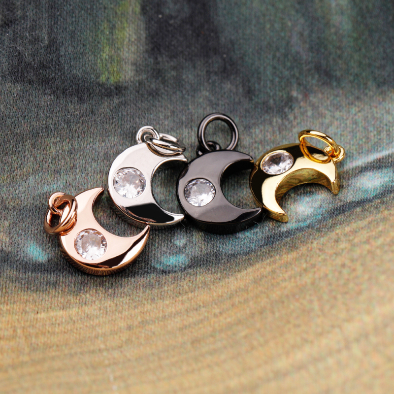 Moon Series Four-Color Stylish Atmospheric Pendants Suitable For Young People