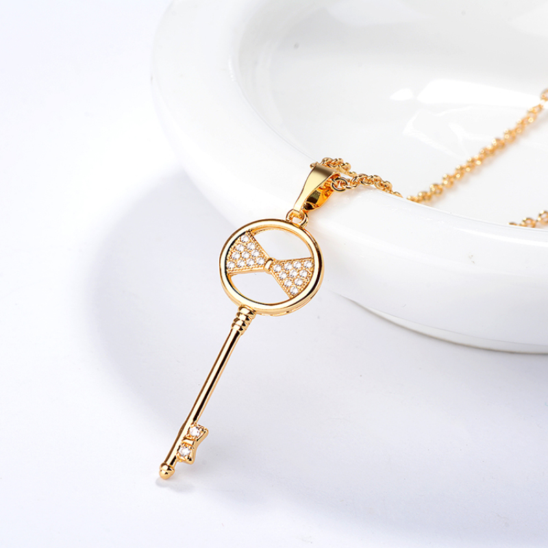 2021 Custom Trending Hot Sale Jewelry Circle Long Chains Necklace Charm Women Fashion Key Shape Diamond Pendant Necklace