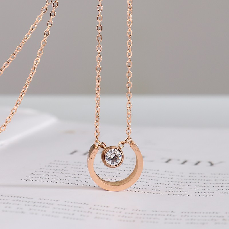 2021 Wholesale Japan Fashion Half Circle Diamond Necklace Rose Gold Pendant Necklace