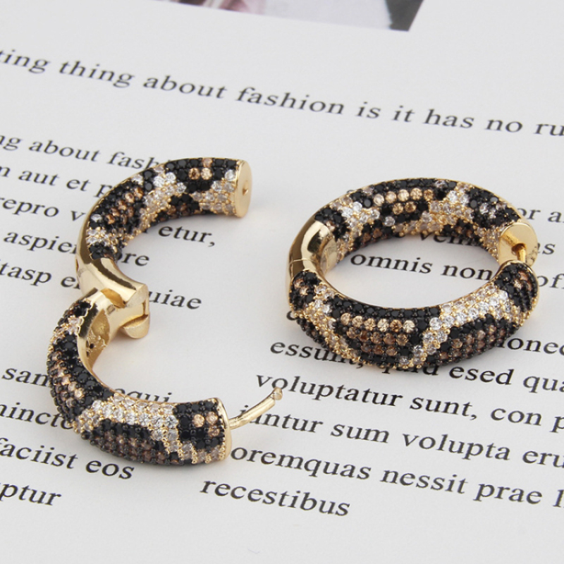 Luxury Design 18 K Gold Plated Zircon Python Lines Huggie Earrings for Women 2021
