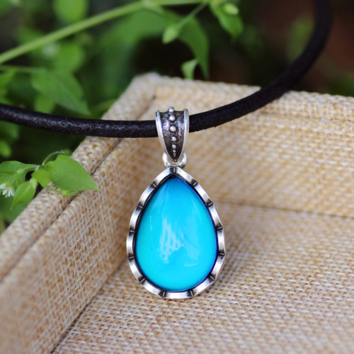 Womens Handmade 50CM Black Leather Cord Magic Color Change Mood Stone Necklace