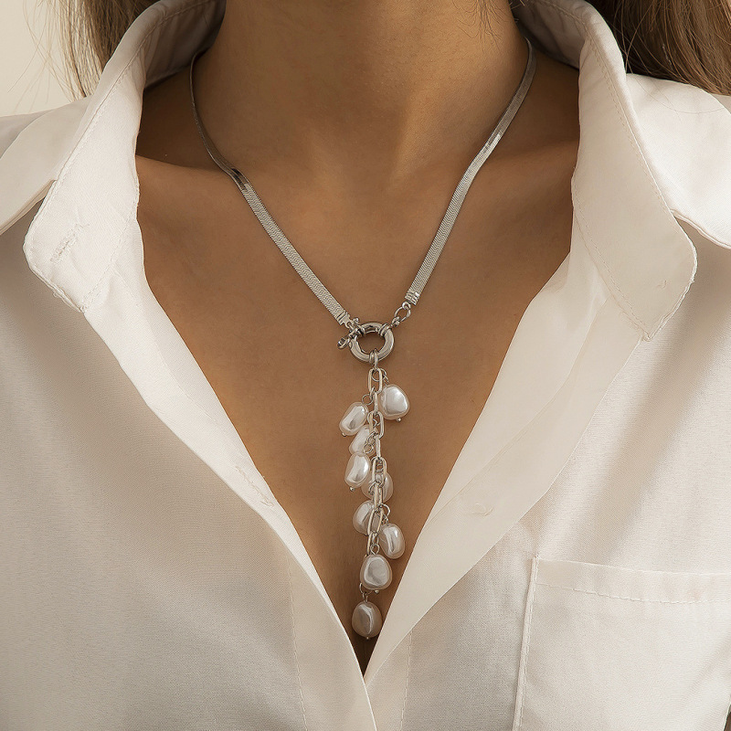 New Fashion Baroque Court Style Imitation Pearl Tassel Jewelry Retro Geometry Flat Snake Bone Necklace