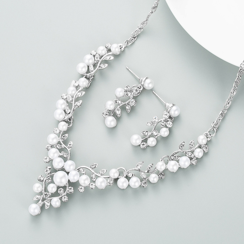 2021 New Fashion Bridal Accessories Jewelry French Retro Simple Flower Leaf Inlaid Pearl Diamond Earrings Necklace Set