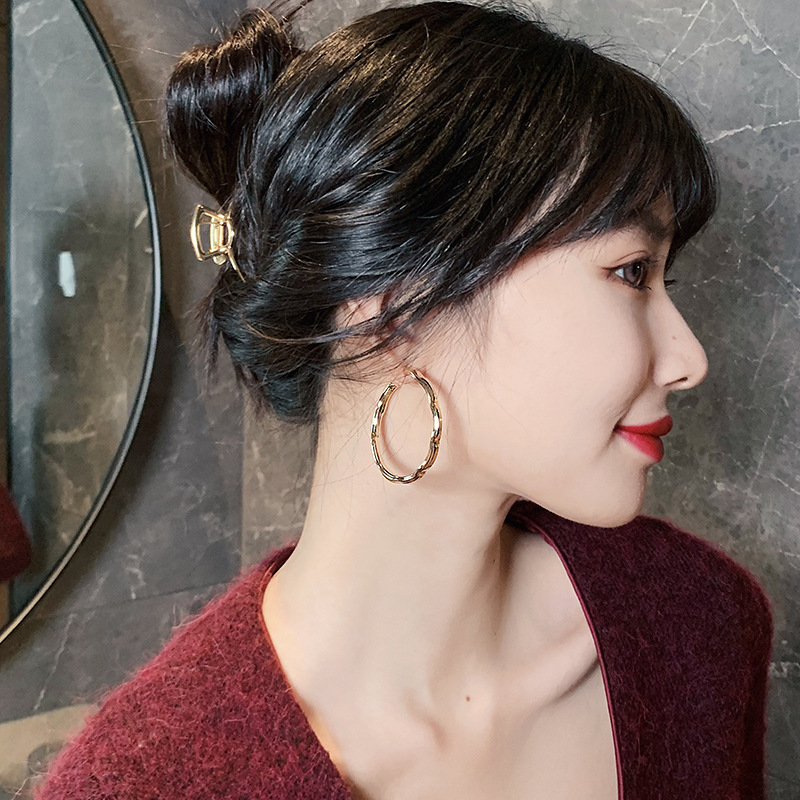 Simple Design Large Size Gold Plated Round Earrings Geometric Irregular Hoop Earrings For Women