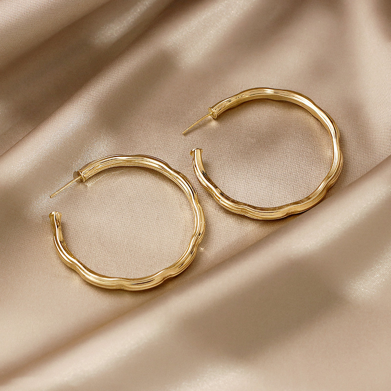 Simple Design Large Size Gold Plated Round Earrings Geometric Irregular Hoop Earrings For Women