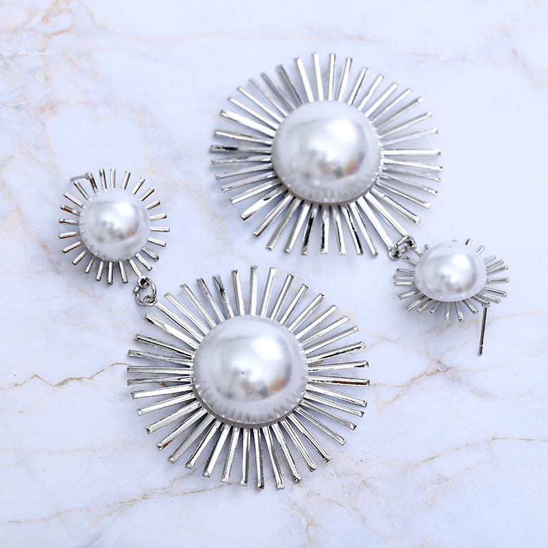 New Arrival Pearl Hollowed Flowers Personalized Exaggerated Over Sized Fashion Pendant Earrings