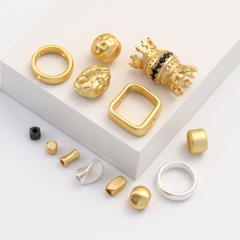 Wholesale Manufacture Factory Custom Jewelry Gold Plating DIY 18k Gold Plated Copper Bracelet Beads Hollow Horns Accessories