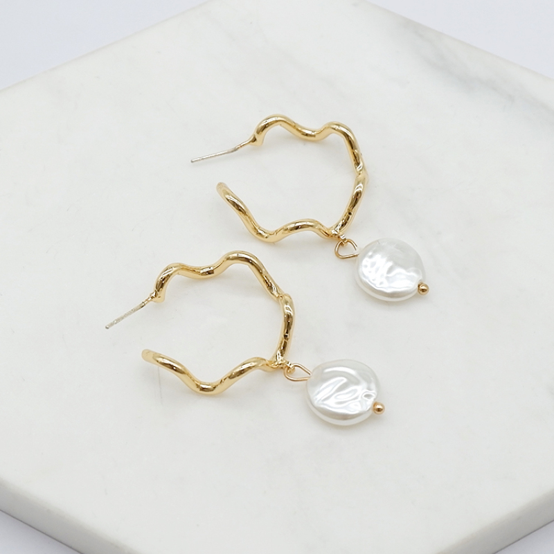 2021 Custom Wholesale Women Fashion Accessories Gold Plated Drop Ear Ring Korean C Shaped Natural Pearl Pendant Stud Earrings