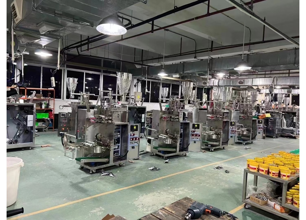 Pet food packaging machine