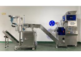 Quantitative Weighing Type Pyramid Tea Bag With Envelope Packaging Machine With Feeding Conveyor