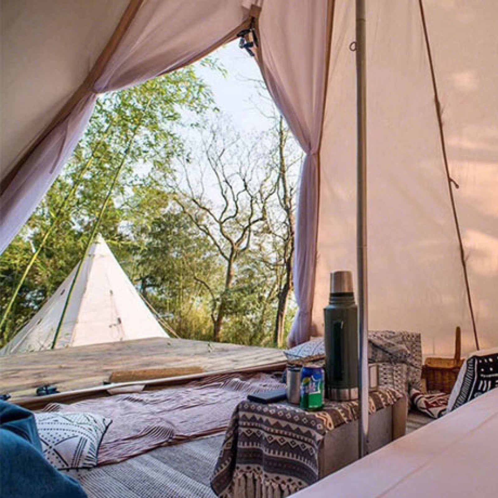 Customized Waterproof Indian Tipi Tent Multiplayer Outdoor Glamping Oxford Pyramid Bell Tent Wholesale Cotton Canvas Teepee Tent