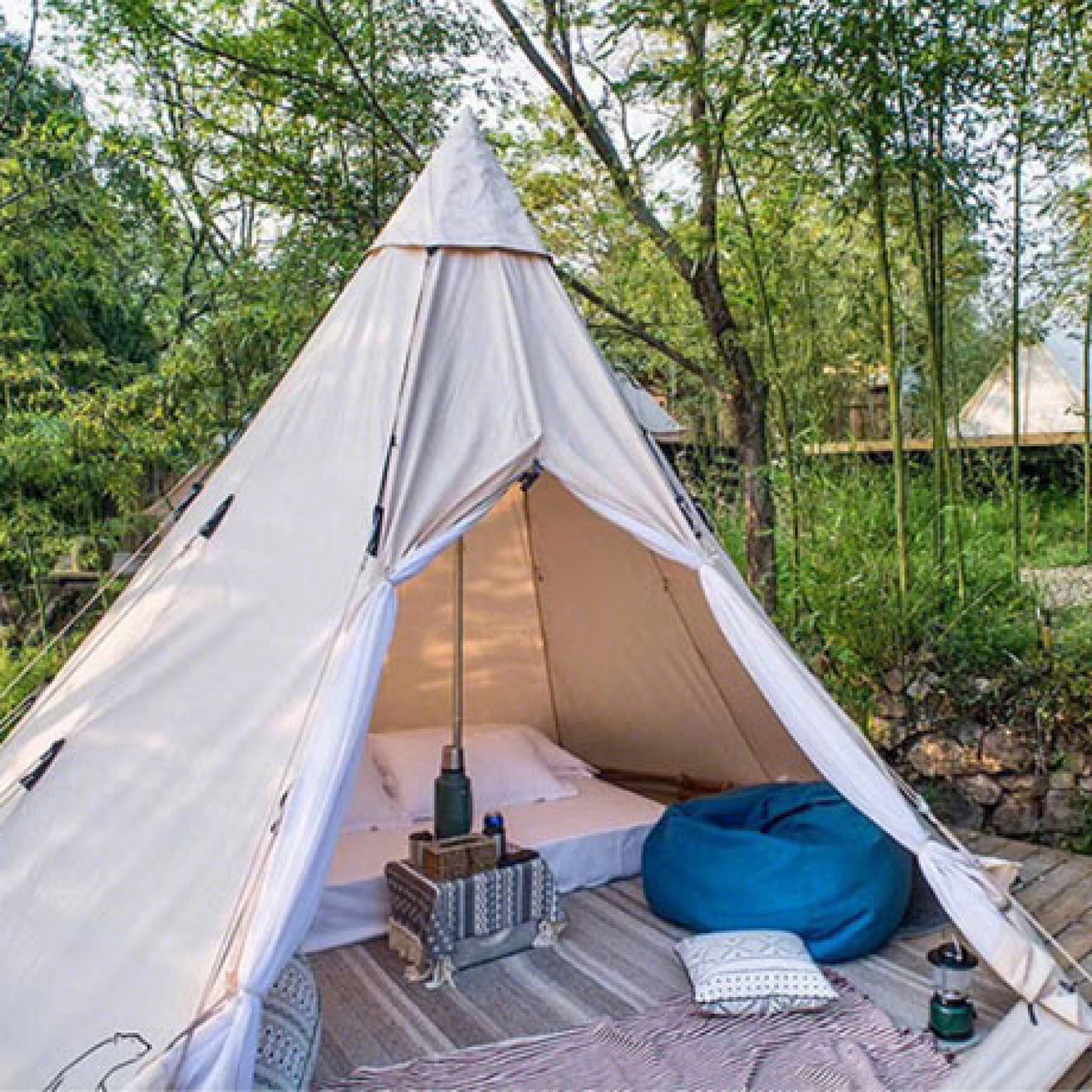 Customized Waterproof Indian Tipi Tent Multiplayer Outdoor Glamping Oxford Pyramid Bell Tent Wholesale Cotton Canvas Teepee Tent