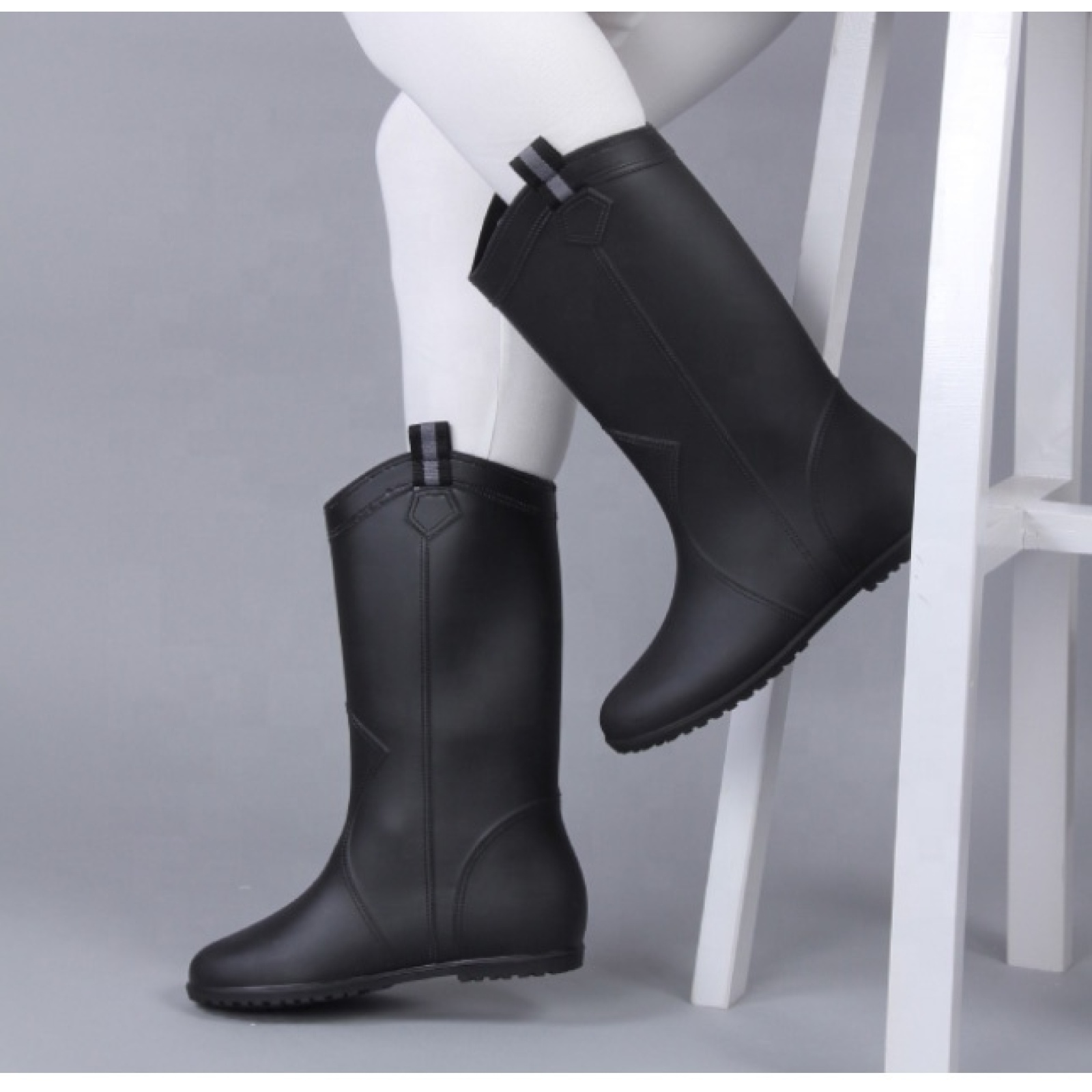 Women's Anti-slip Rain Boots Customized Waterproof Rain Shoes  PVC Boots for Ladies