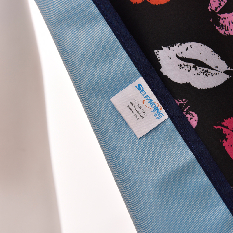 Hot Sale Lipprint Waterproof Clothing Protector Washable 45*75cm Adult Bib For Elderly