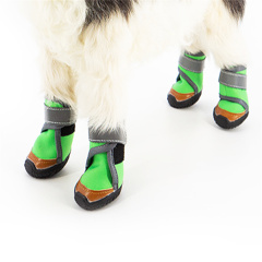 ペットの足プロテクター滑り止め犬のブーツ耐久性のある防水ペットの滑り止めの靴