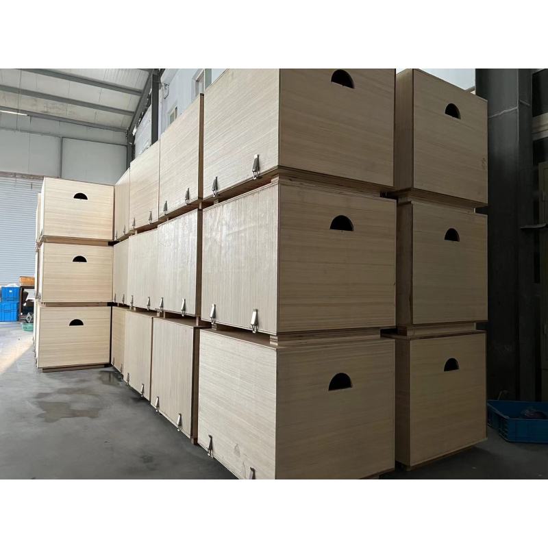 Intelligent bee larvae transfer machine
