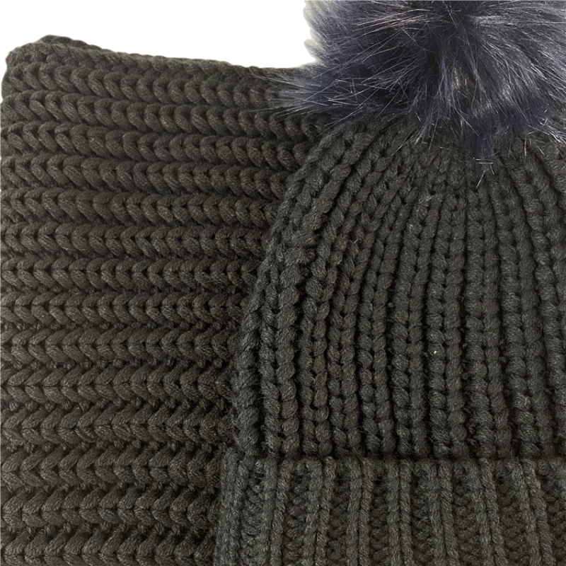 Wholesale embroidery logo 100% acrylic pompon knitting fashion OEM pea hat custom Winter Hat