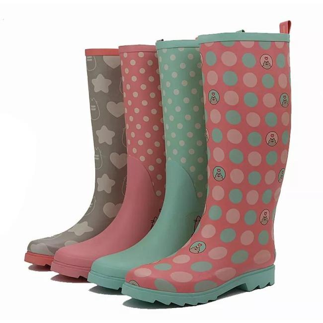 Wholesale Purple Waterproof Wellies Plastic Anti-slip Fashion PVC Rain Boots for Women