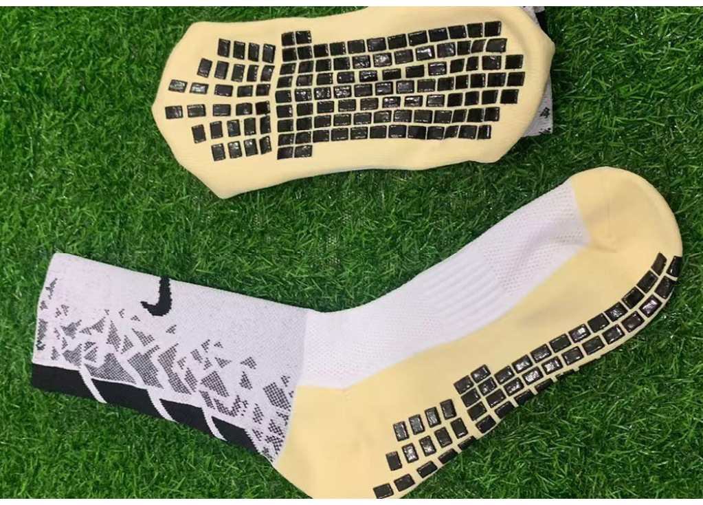 Football Grip Socks Explained: Benefits and Buyer’s Tips