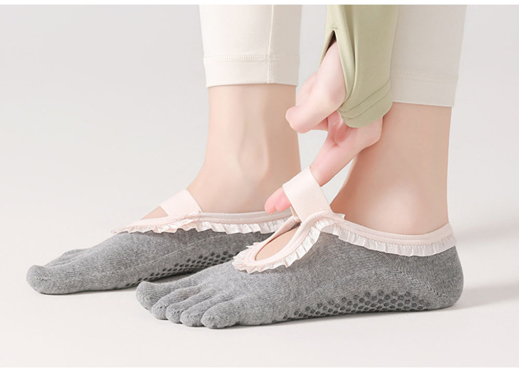 Open-Toe vs Closed-Toe Yoga Socks: Which Is Better for Performance and Toe Grip Awareness?
