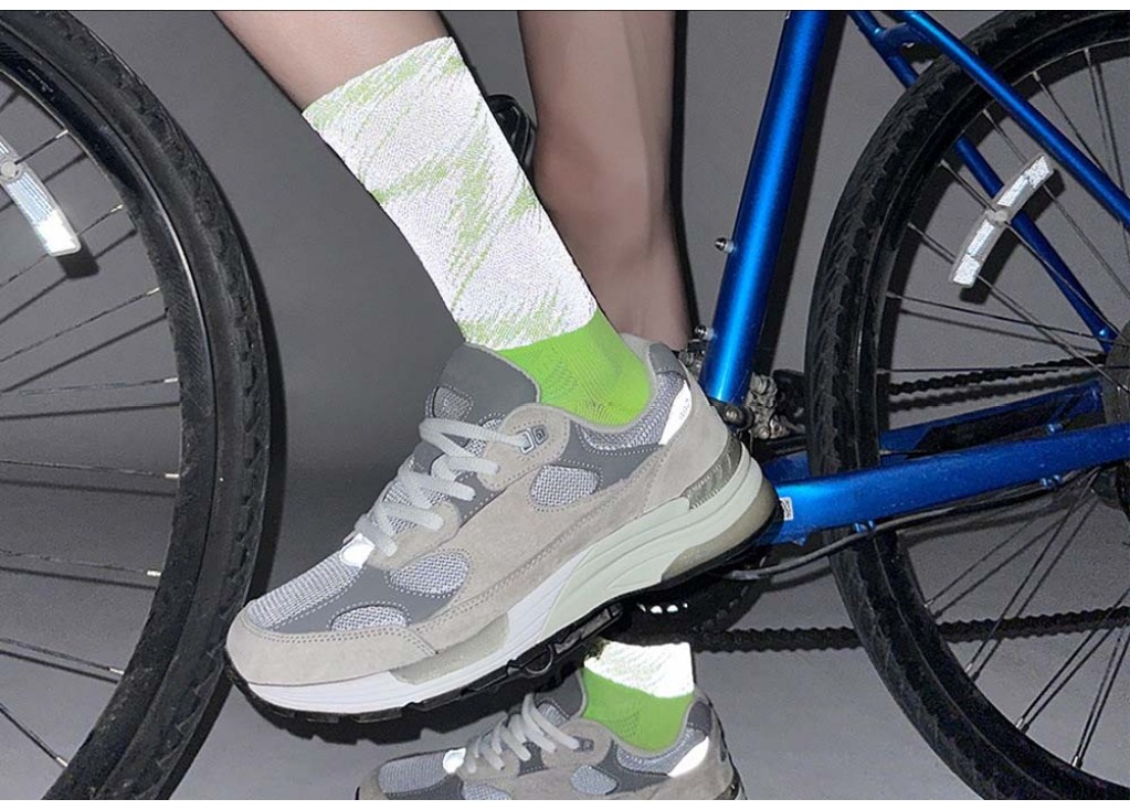 How Do Retroreflective Materials Work In Cycling Socks?