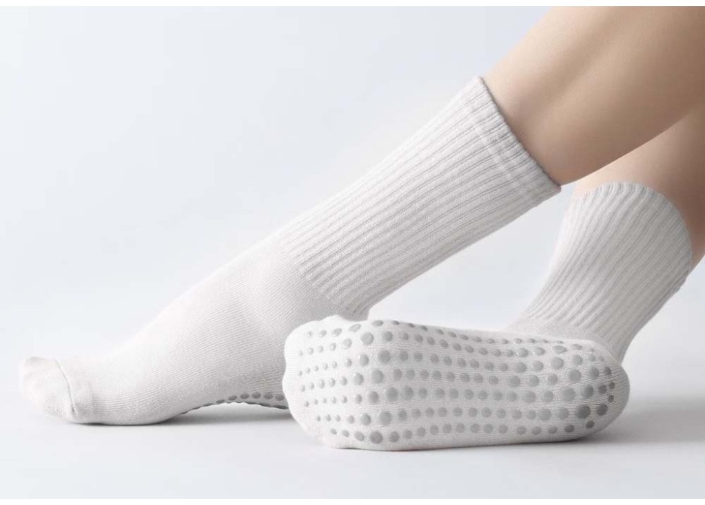 Breathable Socks for Hot Yoga – Moisture-Wicking Fabrics Ranked