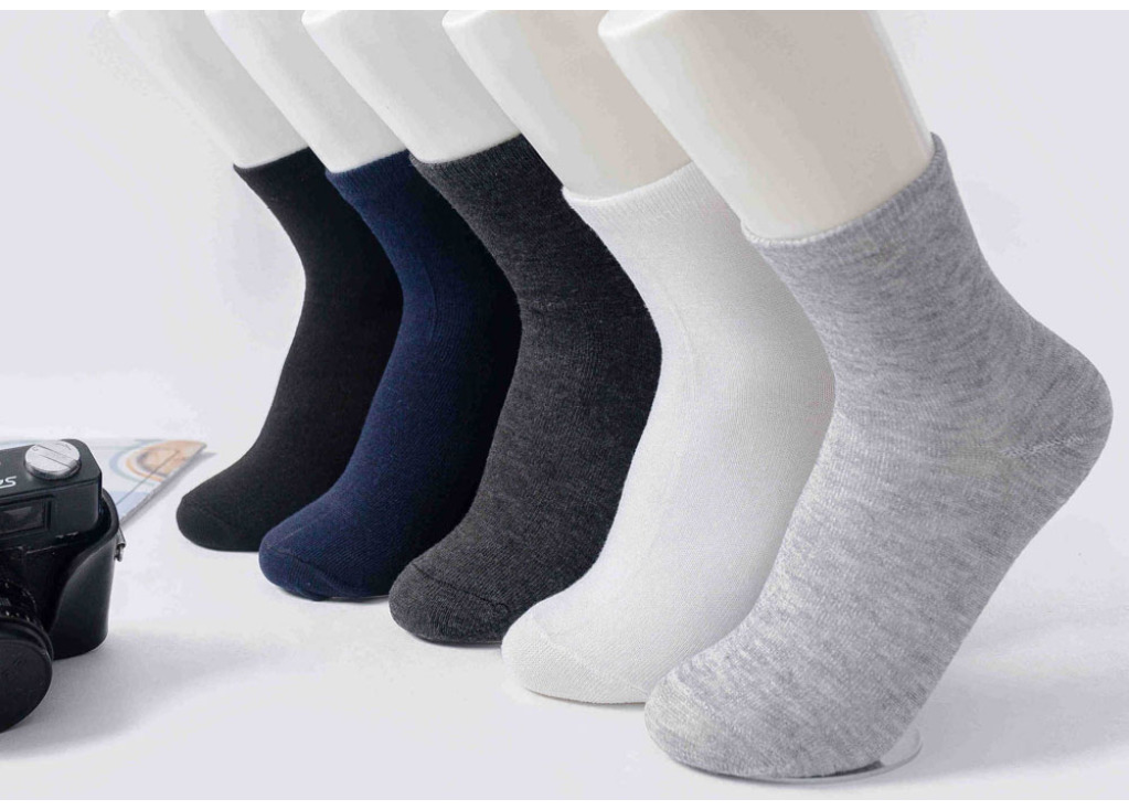 Cotton Socks vs Nylon Socks: Which Material Is Best for Your Feet?