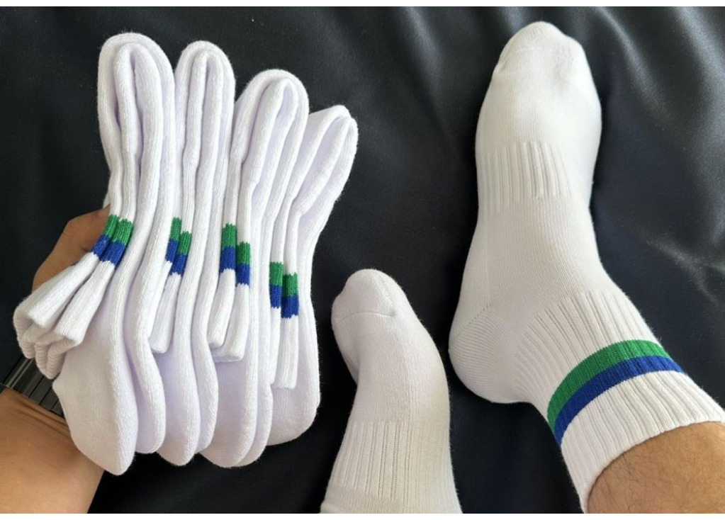 Which Men's Socks Don't Squeeze The Life Out Of Your Feet?