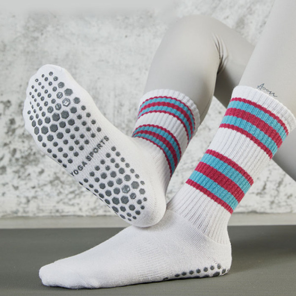 3 Pairs Thick Shock Absorption Warm Sports Anti-slip Grip Pilates Socks Test Sample