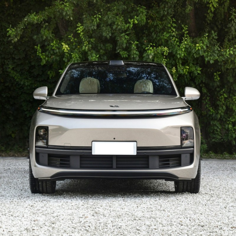 2023 Super Space Hybrid Electric Car Ideal L8 SUV Extended Range Automobile Li L8 New Energy Vehicles