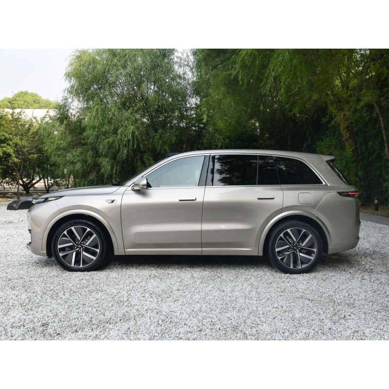 2023 Super Space Hybrid Electric Car Ideal L8 SUV Extended Range Automobile Li L8 New Energy Vehicles