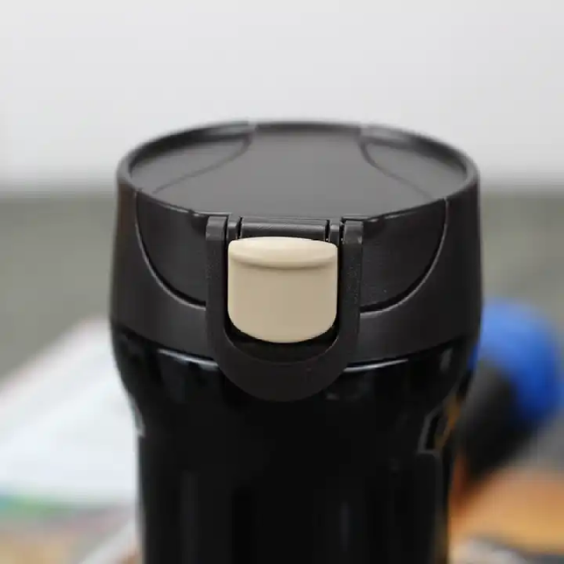 Custom vacuum insulated reusable double stainless steel water bottle with locking lid