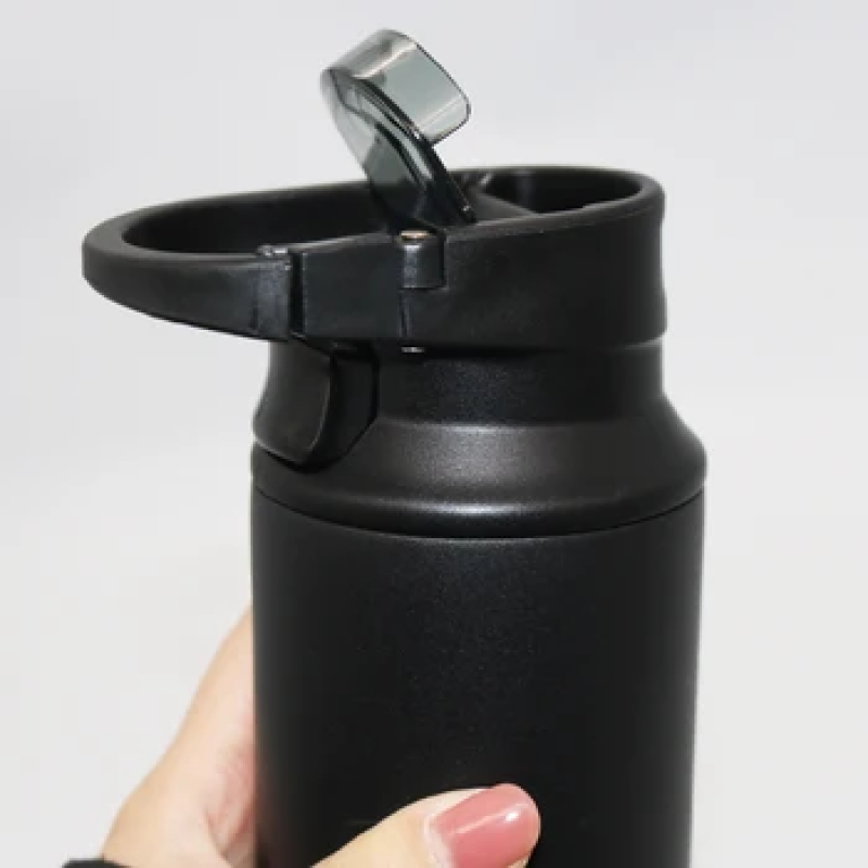 Multi-capacity outdoor mountaineering water bottle portable handle water bottle