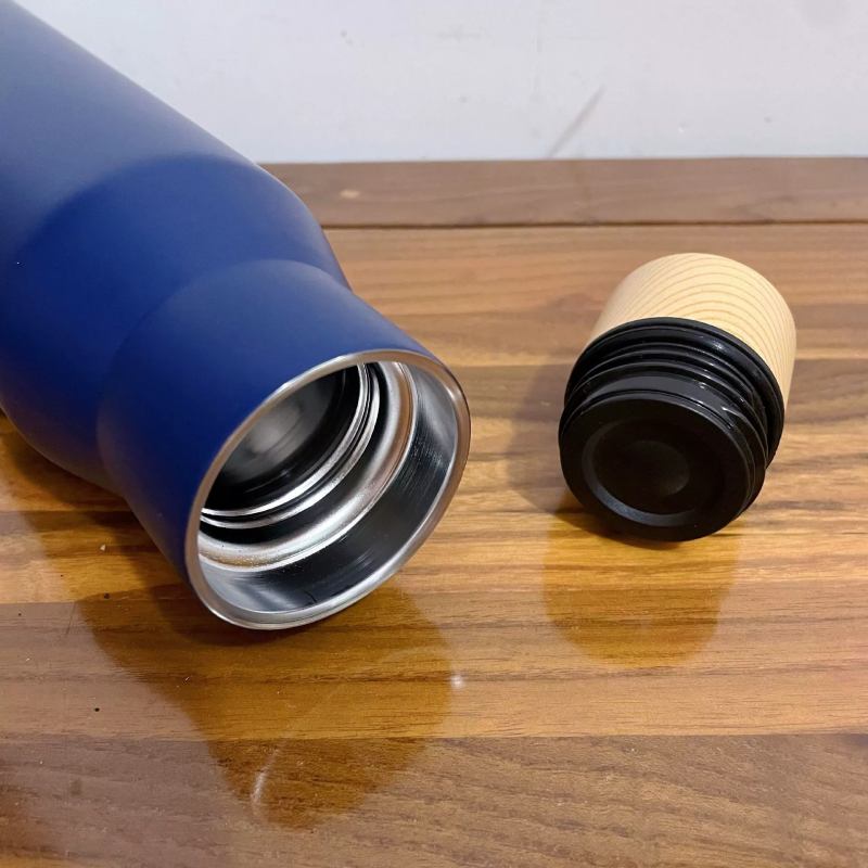 Custom 600ml/700ml Vacuum Insulated Double Walled Stainless Steel Water Bottle With Pull Tab Lid For Hiking