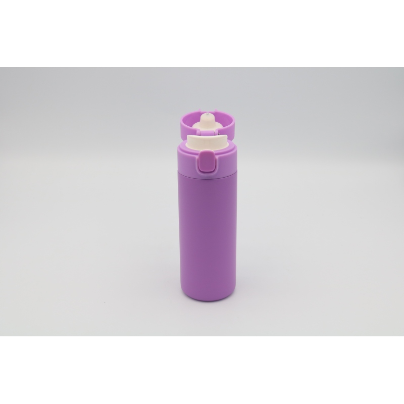 Eco-friendly BPA-free smart water bottle with temperature display