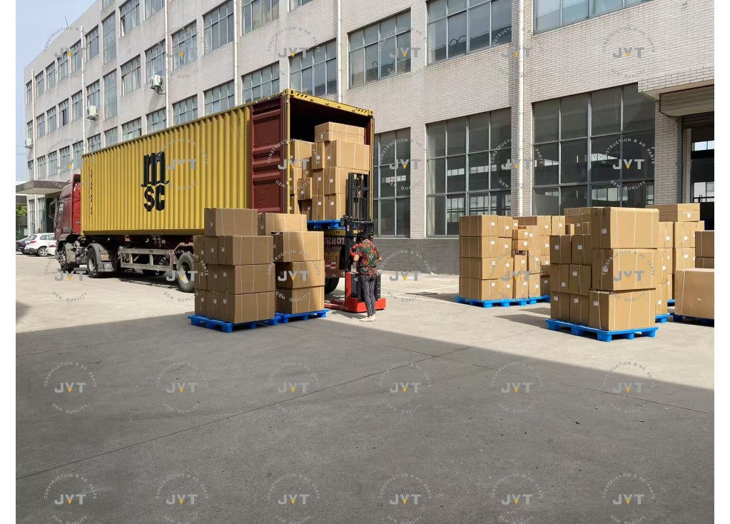 JCB lamps, mirrors, fan shrouds, coolant tanks, fenders, silencers, exhaust pipes are shipped out today~