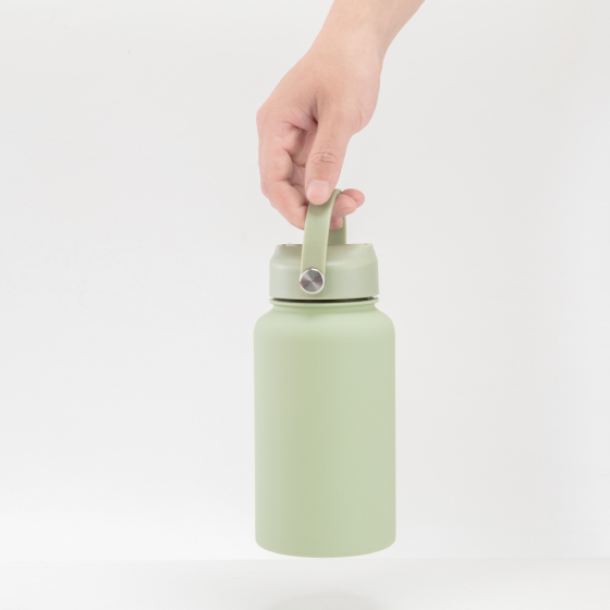Wholesale Luxury Bpa Free Custom Logo Portable Metal 650ML Stainless Steel Water Bottle With Straw Lid with Handle