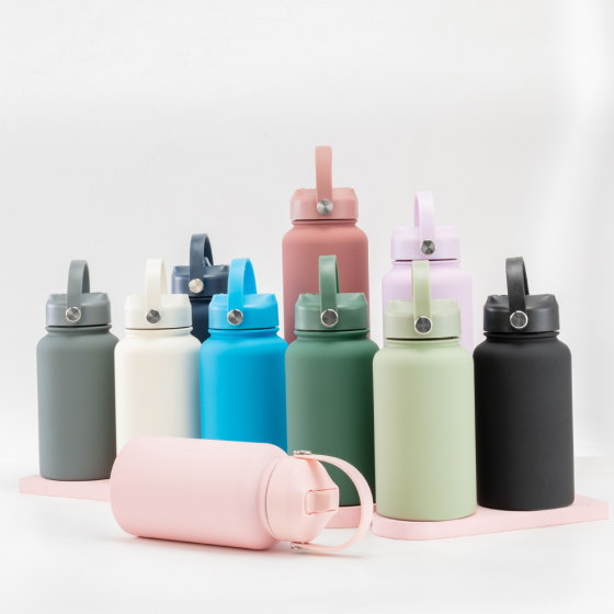 Wholesale Luxury Bpa Free Custom Logo Portable Metal 650ML Stainless Steel Water Bottle With Straw Lid with Handle