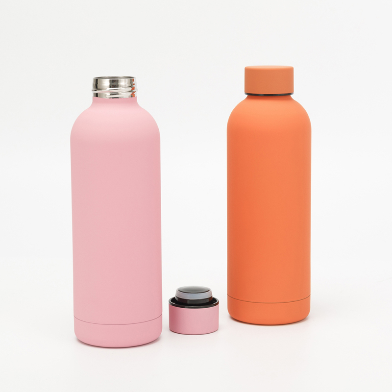 Wholesale Custom Logo 500 ML Rubber Paint Insulated Stainless Steel Sports Water Bottle With Silicone Handle