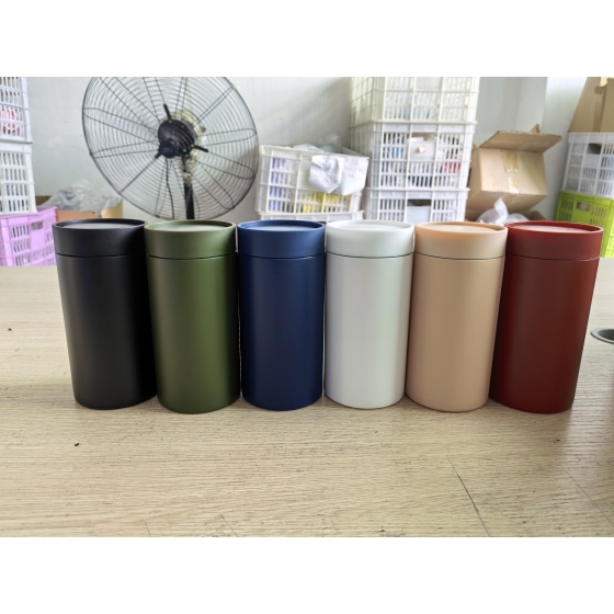 250ML double wall mug with vertical design and 360 degree outlet lid