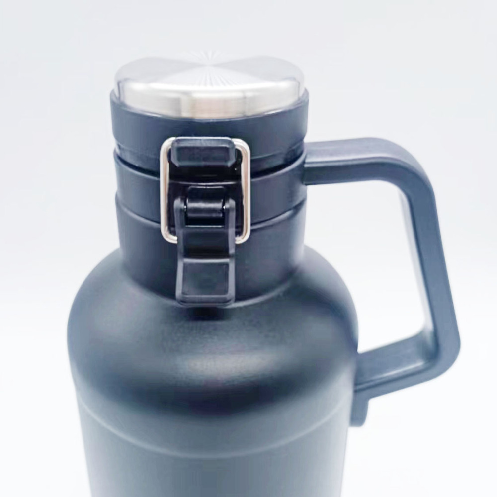 Credrink Growl'r 64oz Double paroi sous vide Triple isolation en acier inoxydable Growler avec poignée et bouchon à vis Adapté aux brasseries Garde la bière froide jusqu'à 48 heures