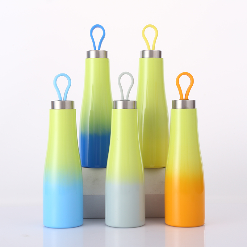 Minimalist Sport Gym Custom 560ml Double Wall Stainless Steel Vacuum Insulated Water Bottle With Silicone Handle and Lid