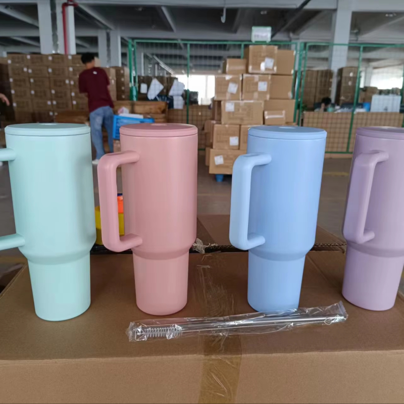 Gobelet en acier inoxydable mat à sublimation thermique, version 40, 3.0 oz, avec couvercle et poignée