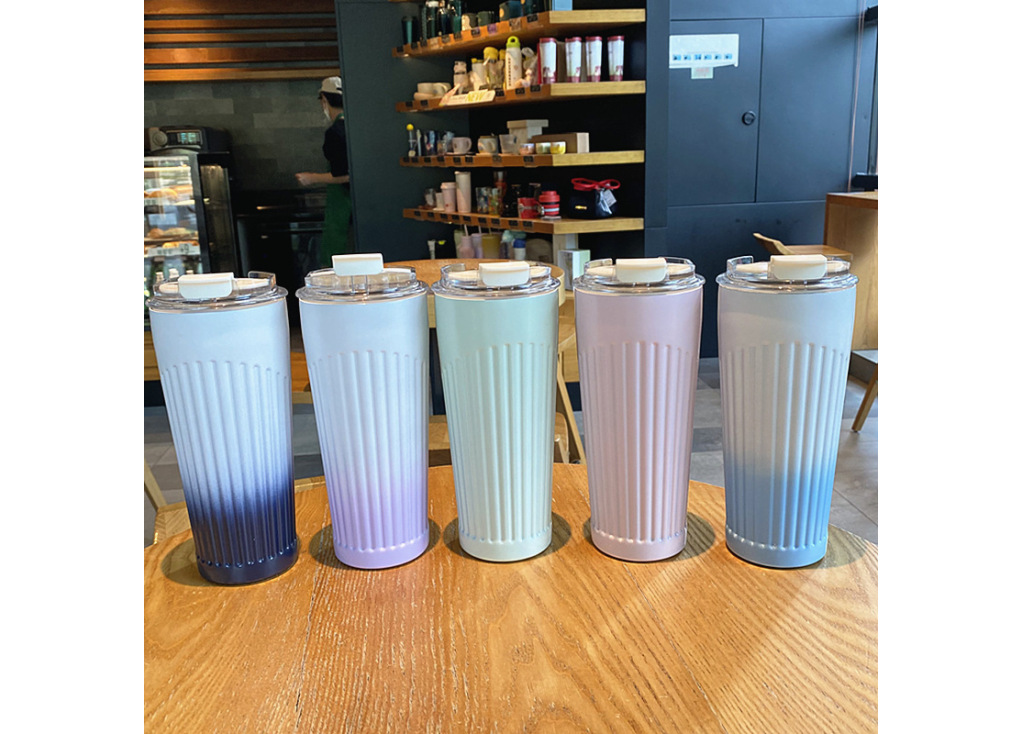 Why Is There Water Condensation On The Surface Of The Double-Layer Stainless Steel Water Cup Filled With Ice Water?