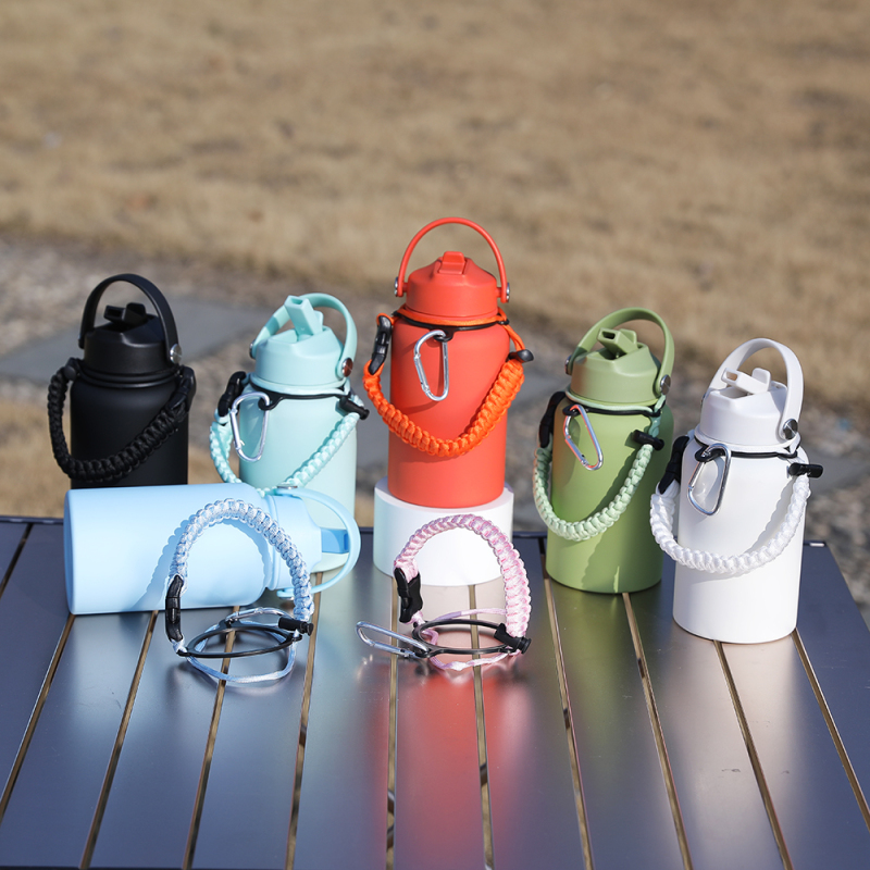 Portable 650ML Double Wall Stainless Steel Insulated Vacuum Bottle Camping Outdoor Water Bottle with Braided Rope and Straw Lid