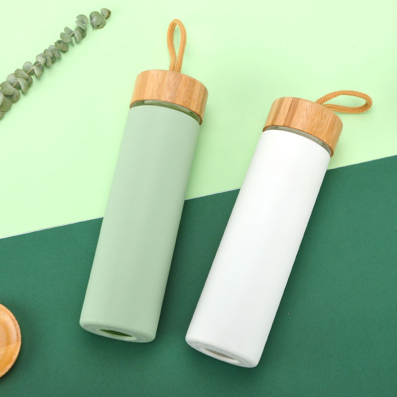 Fashion Design  Single Wall Unbreakable Borosilicate Glass  portable Glass Bottle with bamboo lid