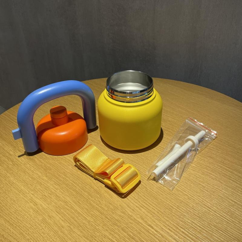 Big 800ML Thermos and Insulated Kettle for Families Includes Parent Large Mug and a Kid Cup with Straw
