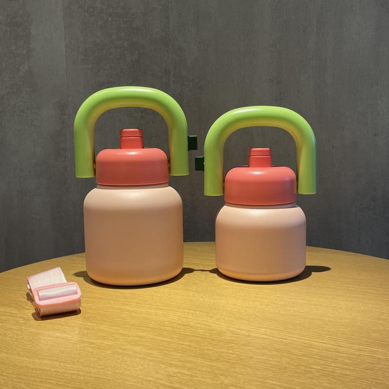 Big 800ML Thermos and Insulated Kettle for Families Includes Parent Large Mug and a Kid Cup with Straw