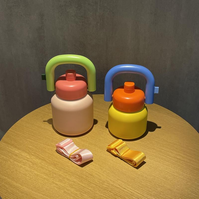 Big 800ML Thermos and Insulated Kettle for Families Includes Parent Large Mug and a Kid Cup with Straw
