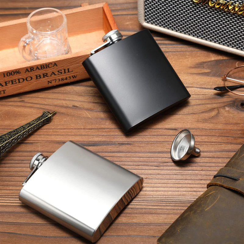 Elegant Mini Hip Flask With Leather Portable Custom Logo Color Pocket Flask Comfortable Luxury Alcohol Flask